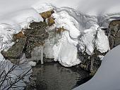 27 Colate di neve e ghiaccio nel torrente